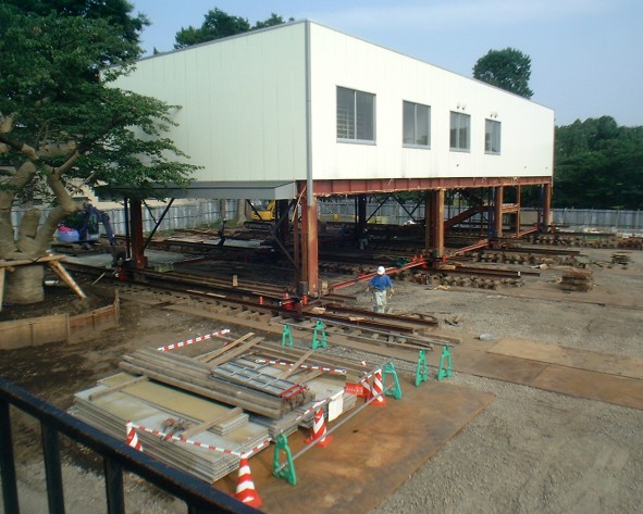 【十和田分庁舎整備工事 曳家作業】写真