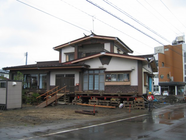 【駅西区画整理事業 O様邸　曳家作業】写真